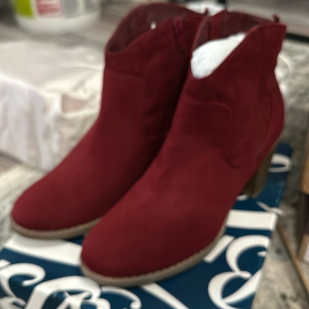 New. Never worn.  Old Navy boots size 9.